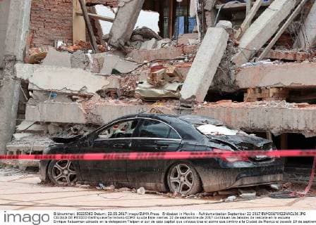 Erdbeben in Mexiko - Aufräumarbeiten September 22 2017 EUM20170922NAC156 JPG CIUDAD DE MEXICO EarthquakeTerremoto CDMX Ayuda Este viernes 22 de septiembre de 2017 continuan las labores de rescate en la escuela Enrique Rebsamen ubicada en la delegacion Tlalpan al sur de esta capital que colapso tras el sismo que cimbro a la Ciudad de Mexico el pasado 19 de septiembre Foto Agencia EL UNIVERSALAriel OjedaEVZ  - ZUMAu78_ 20170922_zaf_u78_168 Copyright: xElxUniversalx
