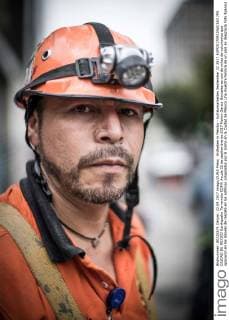 Erdbeben in Mexiko - Aufräumarbeiten September 22 2017 EUM20170922NAC163 JPG CIUDAD DE MEXICO Earthquake Terremoto CDMX Ayuda 22 de septiembre de 2017 Martin Garcia Gonzalez es uno de miles de voluntarios que apoyaron en las labores de rescate en los edificios colapsados por el sismo en la Ciudad de Mexico Una muestra heroica de un pais en desgracia Foto Agencia EL UNIVERSAL German Espinosa EVZ  - ZUMAu78_ 20170922_zaf_u78_179 Copyright: xGermanxEluniversalx