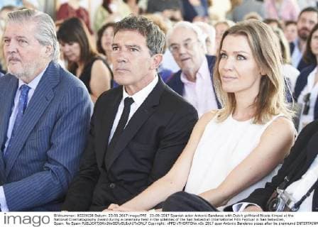 23-09-2017 Spanish actor Antonio Banderas with Dutch girlfriend Nicole Kimpel at the National Cinematography Award during a ceremony held in the sidelines of the San Sebastian International Film Festival in San Sebastian, Spain. No Spain  Copyright: xPPE xTHORTONx