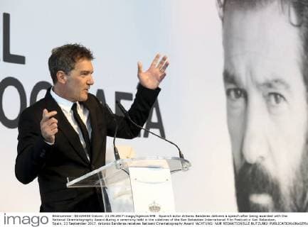 Spanish actor Antonio Banderas delivers a speech after being awarded with the National Cinematography Award during a ceremony held in the sidelines of the San Sebastian International Film Festival in San Sebastian, Spain, 23 September 2017. Antonio Banderas receives Natioanl Cinematography Award !ACHTUNG: NUR REDAKTIONELLE NUTZUNG!  Copyright: xJuanxHerrerox 20170923-636417816466637876