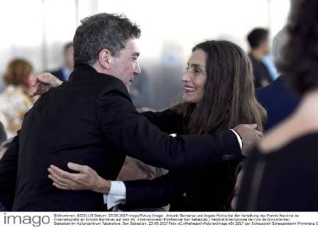 Antonio Banderas und Angela Molina bei der Verleihung des Premio Nacional de Cinematografia an Antonio Banderas auf dem 65. Internationalen Filmfestival San Sebastian Festival Internacional de Cine de Donostia-San Sebastian im Kulturzentrum Tabakalera. San Sebastian, 23.09.2017 Foto:xC.xNiehausx xFuturexImage