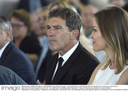 Antonio Banderas mit Freundin Nicole Kimpel bei der Verleihung des Premio Nacional de Cinematografia auf dem 65. Internationalen Filmfestival San Sebastian Festival Internacional de Cine de Donostia-San Sebastian im Kulturzentrum Tabakalera. San Sebastian, 23.09.2017 Foto:xC.xNiehausx xFuturexImage