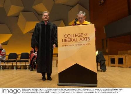 September 23, 2017 - Minneapolis, Minnesota, U.S. - President of Finland, SAULI NIINISTO, Receives Honorary Law Degree from the University of Minnesota at Orchestra Hall. Presented by DEAN E. JOHNSON. Minneapolis U.S. - ZUMAu22_ 20170923_sha_u22_714 Copyright: xSeanxSmudax