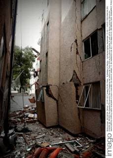 Erdbeben in Mexiko - Aufräumarbeiten September 23 2017 EUM20170923NAC44 JPG CIUDAD DE MEXICO EarthquakeTerremoto Danos Imagenes del edificio de Tokio 505 en la colonia Portales el cual sufrio danos vecinos denuncian que el edificio continuo esta recargado al suyo y que esto los pone en peligro 23 de septiembre de 2017 Foto Agencia EL UNIVERSALYadin XolalpaMAVC  - ZUMAu78_ 20170923_zaf_u78_046 Copyright: xElxUniversalx