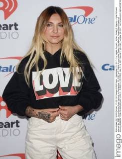 September 23, 2017 - Las Vegas, Nevada, United States of America - Julia Michaels attends the 2017 iHeart Radio Music Festival on September 23, 2017 at T-Mobile Arena in Las Vegas , Nevada Las Vegas United States of America - ZUMAt114 20170923_zap_t114_127 Copyright: xMarcelxThomasx