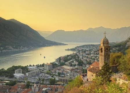 Stadt Kotor in der Bucht von Kotor, Sonnenuntergang, Montenegro, Europa Copyright: imageBROKER/SimonxBelcher ibldig04575585.jpg
