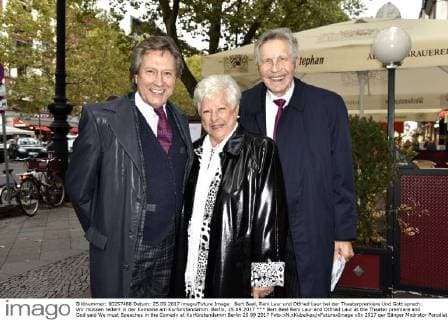 Bert Beel Reni Laur and Otfried Laur at the Theater premiere and God said We must Speeches in the Comedy at Kurfürstendamm Berlin 25 09 2017 Foto:xN.xKubelkax xFuturexImage