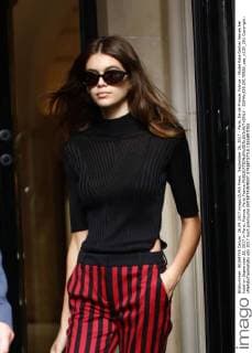 September 26, 2017 - Paris, Ile de France, France - Model Kaia Gerber leaves her hotel on September 26, 2017 in Paris, France. Paris France  - ZUMAn230 20170926_zaa_n230_281 Copyright: xMehdixTaamallahx