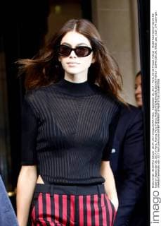 September 26, 2017 - Paris, Ile de France, France - Model Kaia Gerber leaves her hotel on September 26, 2017 in Paris, France. Paris France  - ZUMAn230 20170926_zaa_n230_279 Copyright: xMehdixTaamallahx