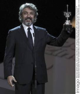 Spanish actor Ricardo Darin poses after receiving the Donostia Award at the red carpet of the 65th San Sebastian International Cinema Festival, in San Sebastian, Basque Country, Spain, 26 September 2017. San Sebastian International Cinema Festival !ACHTUNG: NUR REDAKTIONELLE NUTZUNG!  Copyright: xJuanxHerrerox SSB012 20170926-636420661613008917