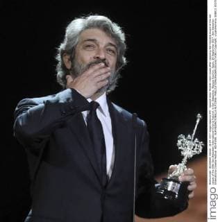 Spanish actor Ricardo Darin poses after receiving the Donostia Award at the red carpet of the 65th San Sebastian International Cinema Festival, in San Sebastian, Basque Country, Spain, 26 September 2017. San Sebastian International Cinema Festival !ACHTUNG: NUR REDAKTIONELLE NUTZUNG!  Copyright: xJuanxHerrerox SSB013 20170926-636420661626892917