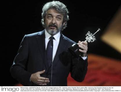 Spanish actor Ricardo Darin poses after receiving the Donostia Award at the red carpet of the 65th San Sebastian International Cinema Festival, in San Sebastian, Basque Country, Spain, 26 September 2017. San Sebastian International Cinema Festival !ACHTUNG: NUR REDAKTIONELLE NUTZUNG!  Copyright: xJavierxEtxezarretax SSB014 20170926-636420662245276917