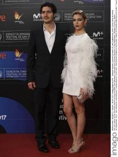 Spanish actress Urusula Corbero (R) and Argentinian actor Chino Darin arrive at the red carpet of the Donostia Award during the 65th San Sebastian International Cinema Festival, in San Sebastian, Basque Country, Spain, 26 September 2017. San Sebastian International Cinema Festival !ACHTUNG: NUR REDAKTIONELLE NUTZUNG!  Copyright: xJavierxEtxezarretax SSB019 20170926-636420663627748917