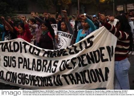 Familien verschleppter Studenten in Mexiko fordern Aufklärung September 26 2017 EUM20170926NAC86 JPG CIUDAD DE MEXICO Protest Protesta 43 normalistas Amigos y familiares de los 43 normalistas de Ayotzinapa realizan una marcha este martes 26 de septiembre de 2017 sobre Paseo de la Reforma para recordar tres anos de la desaparicion de los estudiantes en Iguala Guerrero Foto Agencia EL UNIVERSAL Yadin Xolalpa EVZ  - ZUMAu78_ 20170926_zaf_u78_107 Copyright: xYadinxXolalpax