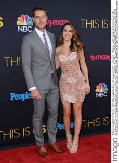 26 September 2017 - Hollywood, California - Justin Hartley, Chrishelle Stause. This Is Us Season 2 Premiere held at Neuehouse Hollywood in Hollywood. Photo Credit: Birdie Thompson AdMedia 220982 AdMedia Starface 2017-09-26 CA Hollywood Etats-Unis  Copyright: xAdMediax STAR_220982_018