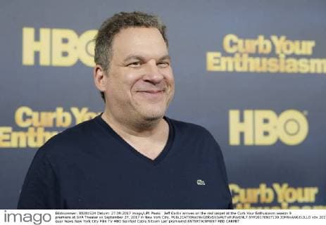 Jeff Garlin arrives on the red carpet at the Curb Your Enthusiasm season 9 premiere at SVA Theater on September 27, 2017 in New York City.  NYP20170927139 JOHNxANGELILLO
