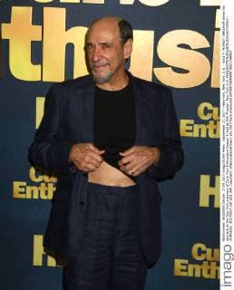 September 27, 2017 - New York, New York, U.S. - Actor F. MURRAY ABRAHAM shows his stomach at the New York premiere of Curb Your Enthusiasm Season 9 held at SVA Theater. New York U.S. - ZUMAk03_ 20170927_zaf_k03_095 Copyright: xNancyxKaszermanx