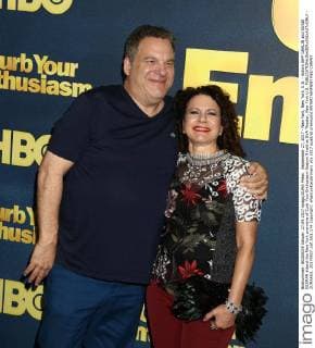September 27, 2017 - New York, New York, U.S. - Actors JEFF GARLIN and SUSIE ESSMAN attend the New York premiere of Curb Your Enthusiasm Season 9 held at SVA Theater. New York U.S. - ZUMAk03_ 20170927_zaf_k03_174 Copyright: xNancyxKaszermanx
