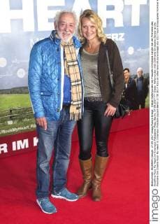 Dieter Hallervorden with Girlfriend Christiane Zander at the Premiere the Cinema Rock My Heart in Cinemaxx Potsdam square Berlin 27 09 2017 Foto:xK.xWernerx xFuturexImage