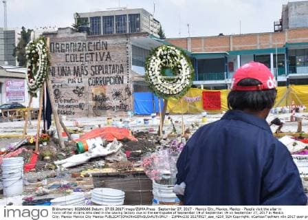 September 27, 2017 - Mexico City, Mexico, Mexico - People visit the altar in honor of the victims who died in the sewing factory due to the earthquake of September 19 of September 19 on September 27, 2017 in Mexico City, Mexico Mexico City Mexico  - ZUMAn230 20170927_zaa_n230_924 Copyright: xCarlosxTischlerx