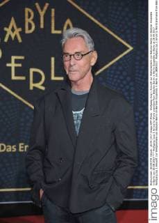 Wolfgang Joop 1 Arrival to World premiere from Babylon Berlin in Berlin Ensamble in Berlin at 28 09 2017