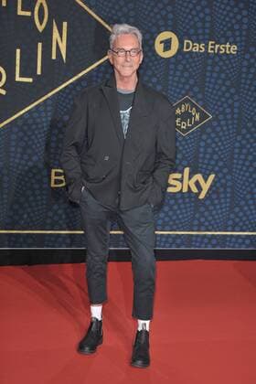 Wolfgang Joop 1 Arrival to World premiere from Babylon Berlin in Berlin Ensamble in Berlin at 28 09 2017