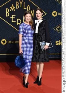 Hannah Herzsprung and Fritzi Haberlandt at the Babylon Berlin Series Premiere at 28 09 2017 in Berlin Babylon Berlin Sky and ARD Series premiere in Berlin 2017