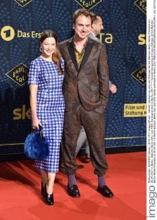 Hannah Herzsprung and Lars Eidinger at the Babylon Berlin Series Premiere at 28 09 2017 in Berlin Babylon Berlin Sky and ARD Series premiere in Berlin 2017