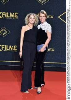 Aline from Drateln and Jessy Wellmer at the Babylon Berlin Series Premiere at 28 09 2017 in Berlin Babylon Berlin Sky and ARD Series premiere in Berlin 2017