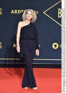 Aline from Drateln at the Babylon Berlin Series Premiere at 28 09 2017 in Berlin Babylon Berlin Sky and ARD Series premiere in Berlin 2017