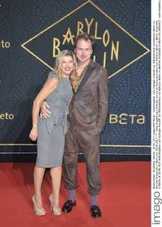 Anke Engelke Lars Eidinger Arrival to World premiere from Babylon Berlin in Berlin Ensamble in Berlin at 28 09 2017