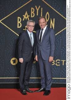 Karl Ernst Thomas de Maizière Marcus Ammon Sky Arrival to World premiere from Babylon Berlin in Berlin Ensamble in Berlin at 28 09 2017