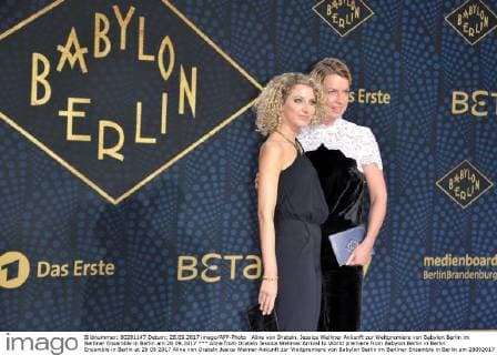 Aline from Drateln Jessica Wellmer Arrival to World premiere from Babylon Berlin in Berlin Ensamble in Berlin at 28 09 2017
