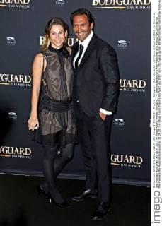 premire Bodyguard Alex Alexander and Franca Tue Capri during the Premiere the Musicals Bodyguard at 28 09 2017 in Stage Apollo Theatre Stuttgart