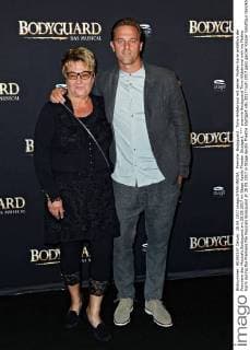 premire Bodyguard Timo Hildebrand with his Mother Karin during the Premiere the Musicals Bodyguard at 28 09 2017 in Stage Apollo Theatre Stuttgart