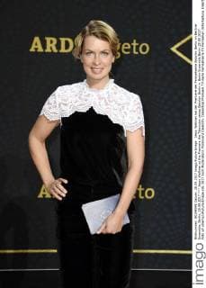 Jessy Wellmer at the Premiere the Television series Babylon Berlin in Berlin Ensemble Berlin 28 09 2017 Foto:xF.xKernx xFuturexImage