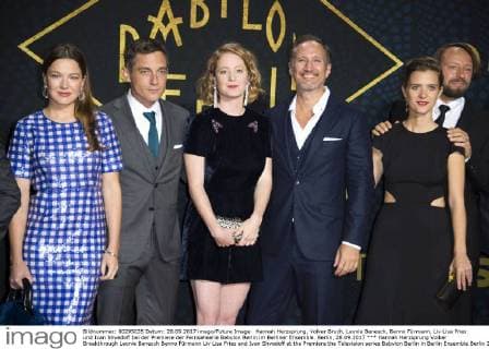Hannah Herzsprung Volker Breakthrough Leonie Benesch Benno Fürmann Liv Lisa Fries and Ivan Shvedoff at the Premiere the Television series Babylon Berlin in Berlin Ensemble Berlin 28 09 2017 Foto:xF.xKernx xFuturexImage