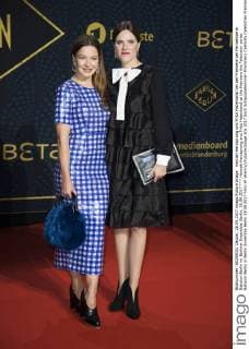 Hannah Herzsprung and Fritzi Haberlandt at the Premiere the Television series Babylon Berlin in Berlin Ensemble Berlin 28 09 2017 Foto:xF.xKernx xFuturexImage