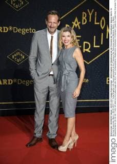 Anke Engelke with Accompaniment at the Premiere the Television series Babylon Berlin in Berlin Ensemble Berlin 28 09 2017 Foto:xF.xKernx xFuturexImage