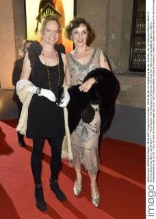 Meret Becker with Accompaniment at the Premiere the Television series Babylon Berlin in Berlin Ensemble Berlin 28 09 2017 Foto:xF.xKernx xFuturexImage
