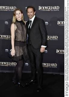 Alexander Tue Capri with Partner Franca Barthel at the Premiere the Musicals Bodyguard the Musical in Stage Palladium Theatre Stuttgart 28 09 2017 Foto:xN.xKubelkax xFuturexImage