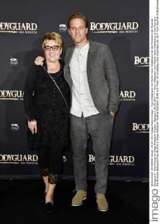 Timo Hildebrand with Mother Karin Hildebrand at the Premiere the Musicals Bodyguard the Musical in Stage Palladium Theatre Stuttgart 28 09 2017 Foto:xN.xKubelkax xFuturexImage