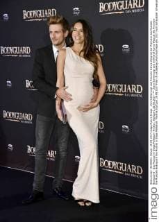 Joern Schlönvoigt and Girlfriend Hanna Weig at the Premiere the Musicals Bodyguard the Musical in Stage Palladium Theatre Stuttgart 28 09 2017 Foto:xN.xKubelkax xFuturexImage