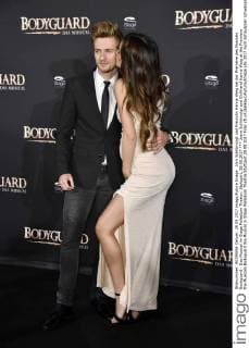 Joern Schlönvoigt and Girlfriend Hanna Weig at the Premiere the Musicals Bodyguard the Musical in Stage Palladium Theatre Stuttgart 28 09 2017 Foto:xN.xKubelkax xFuturexImage