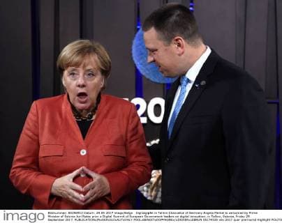 Digitalgipfel in Tallinn Chancellor of Germany Angela Merkel is welcomed by Prime Minister of Estonia Juri Ratas prior a Digital Summit of European Government leaders on digital innovation, in Tallinn, Estonia, Friday 29 September 2017.  POOLxBENOITxDOPPAGNEx xDIDIERxLEBRUN 05174528