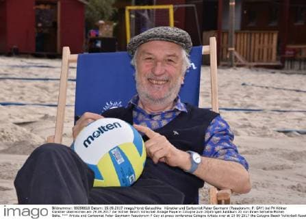 Artists and Cartoonist Peter Gaymann Pseudonym P Gay at press conference Cologne Artists over at 29 09 2017 the Cologne Beach Volleyball Asset Playa in Cologne to 20 years Anniversary 20 from them Painted Molten Balls
