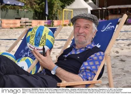Artists and Cartoonist Peter Gaymann Pseudonym P Gay at press conference Cologne Artists over at 29 09 2017 the Cologne Beach Volleyball Asset Playa in Cologne to 20 years Anniversary 20 from them Painted Molten Balls
