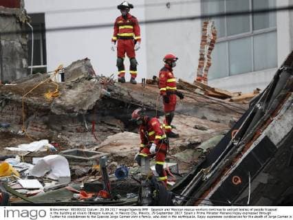 Spanish and Mexican rescue workers continue to extract bodies of people trapped in the building at Alvaro Obregon Avenue, in Mexico City, Mexico, 29 September 2017. Spain s Prime Minister Mariano Rajoy expressed through Twitter his condolences to the Spaniss Jorge Gomez Varo s family, who died in the earthquake. Rajoy expresses condolences for the death of Jorge Gomez in Mexico earthquake !ACHTUNG: NUR REDAKTIONELLE NUTZUNG!  Copyright: xJosexMendezx MEX017 20170929-636423119859175608