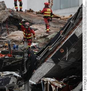 Spanish and Mexican rescue workers continue to extract bodies of people trapped in the building at Alvaro Obregon Avenue, in Mexico City, Mexico, 29 September 2017. Spain s Prime Minister Mariano Rajoy expressed through Twitter his condolences to the Spaniss Jorge Gomez Varo s family, who died in the earthquake. Rajoy expresses condolences for the death of Jorge Gomez in Mexico earthquake !ACHTUNG: NUR REDAKTIONELLE NUTZUNG!  Copyright: xJosexMendezx MEX018 20170929-636423119896459130