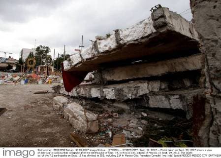 (170930) -- MEXICO CITY, Sept. 30, 2017 -- Photo taken on Sept. 29, 2017 shows a view of debris of a building that collapsed after the earthquake of Sept. 19, in Mexico City, capital of Mexico, on Sept. 29, 2017. The death toll of the 7.1 earthquake on Sept. 19 has climbed to 355, including 214 in Mexico City. Francisco Canedo) (ma) (da) (psw) MEXICO-MEXICO CITY-EARTHQUAKE-DEATH TOLL RISE MontserratxLopez 